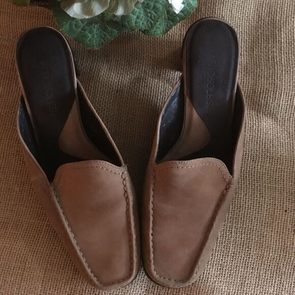 AEROSOLES SUEDE MULES 8  - Picture 1 of 6